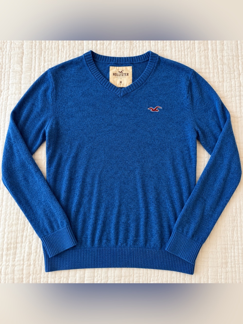 Hollister Men’s Blue V-Neck Sweater Embroidered Logo Size M
